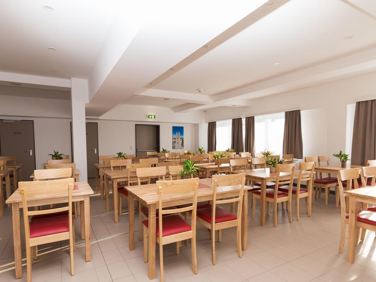 Winbudget "Bed&Breakfast" Wiener Neustadt Exteriör bild