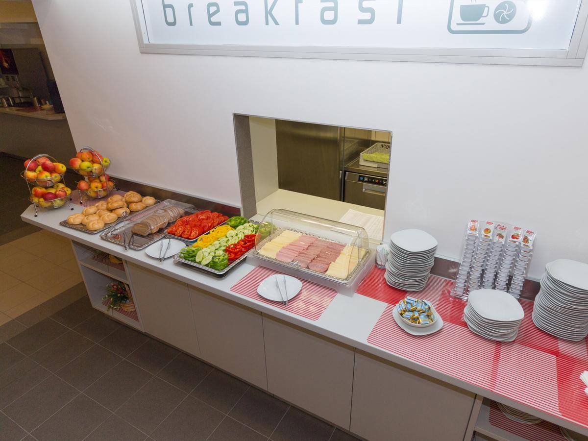 Winbudget "Bed&Breakfast" Wiener Neustadt Exteriör bild