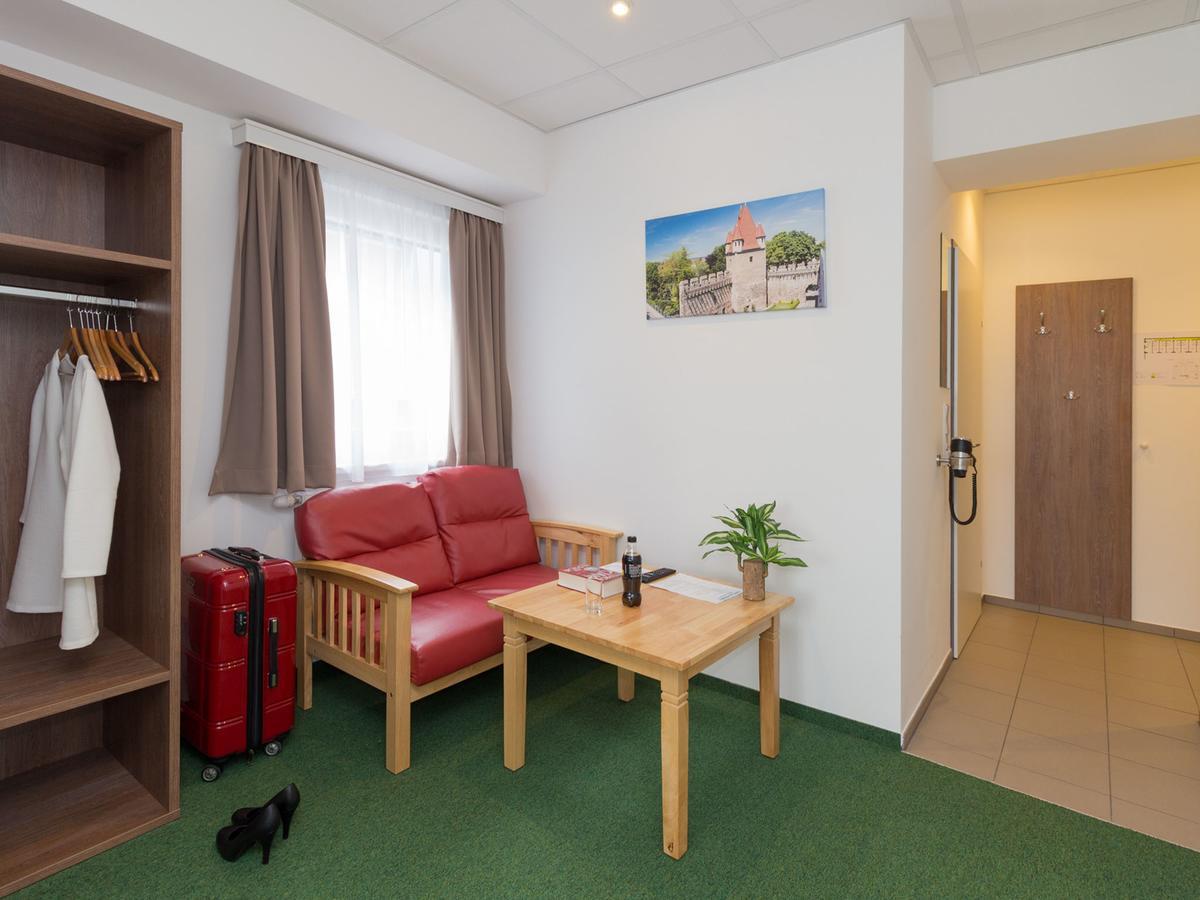 Winbudget "Bed&Breakfast" Wiener Neustadt Exteriör bild