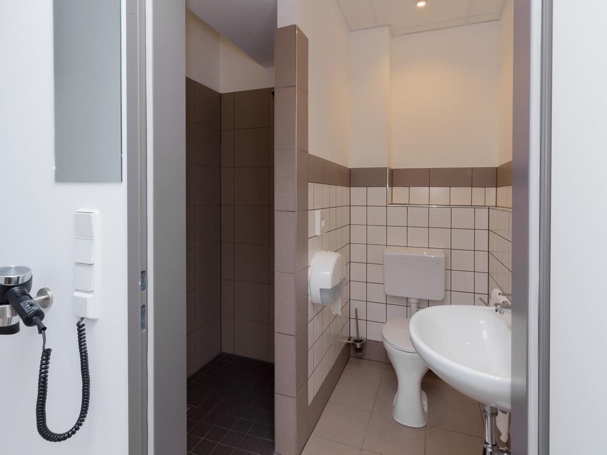 Winbudget "Bed&Breakfast" Wiener Neustadt Exteriör bild